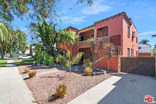 6086 Saturn St in Los Angeles, CA - Building Photo - Building Photo