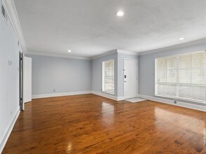10236 Regal Oaks Dr in Dallas, TX - Building Photo - Building Photo