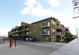 Arbor Grove Apartments in Lancaster, CA - Building Photo - Building Photo