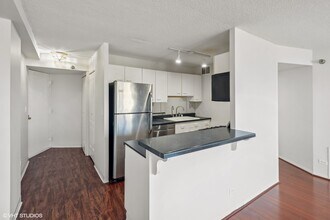 1309 N Wells St, Unit 1107 in Chicago, IL - Foto de edificio - Building Photo