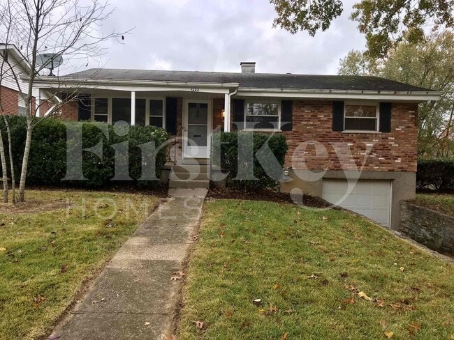 1222 Meadowbright Ln in Cincinnati, OH - Building Photo - Building Photo