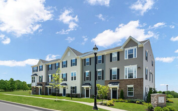 100 Bishop Way in Dublin, PA - Foto de edificio - Building Photo