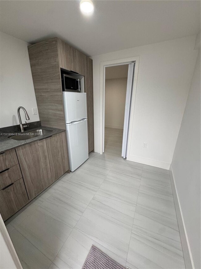 340 E 57th St in Hialeah, FL - Building Photo - Building Photo