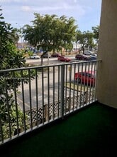 5122 NW 79th Ave, Unit 208 in Doral, FL - Foto de edificio - Building Photo