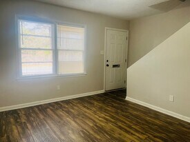 131 Wall St in Warner Robins, GA - Building Photo