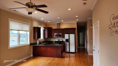 5691 W Higgins Ave in Chicago, IL - Building Photo - Building Photo