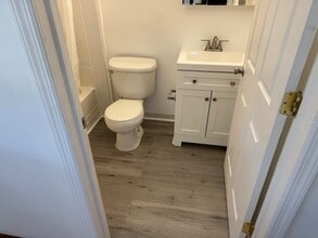 323 Front St, Unit B7 in Dunellen, NJ - Foto de edificio - Building Photo