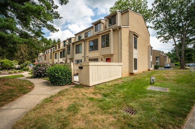 9453 Chadburn Pl in Gaithersburg, MD - Building Photo - Building Photo