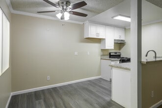 Bay Timbers Apartments in Costa Mesa, CA - Building Photo - Interior Photo