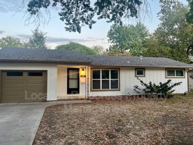 1934 Emerald Dr in Lawrence, KS - Building Photo - Building Photo