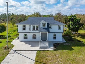 220 39th Ave NW in Naples, FL - Building Photo