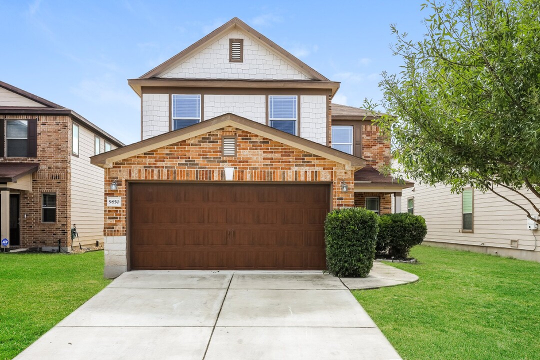 9850 Twinbear Creek in San Antonio, TX - Foto de edificio