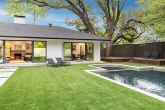 5239 Edmondson Ave in Dallas, TX - Building Photo - Building Photo