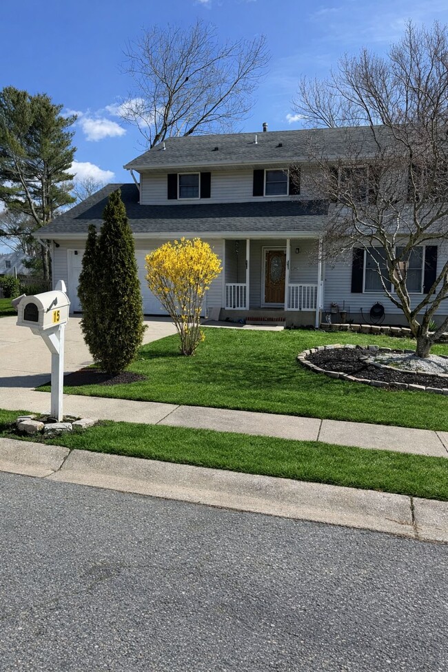 property at 15 Cedarbrook Ln