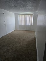 386 E Upsal St, Unit 386 upsal street in Philadelphia, PA - Building Photo