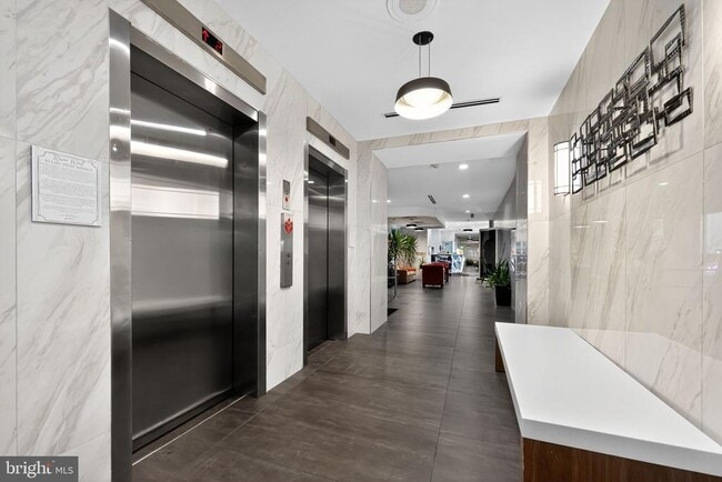 2101 Chestnut St in Philadelphia, PA - Building Photo - Building Photo