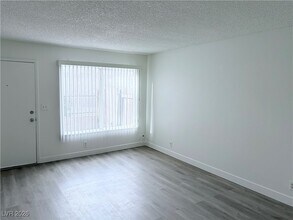 4350 Caliente St in Las Vegas, NV - Building Photo - Building Photo