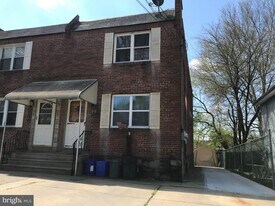 212 Robbins St in Philadelphia, PA - Building Photo