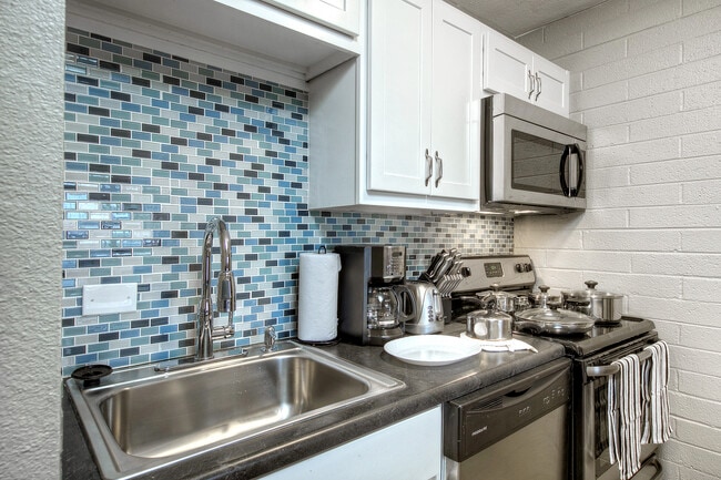 Spring Leaf Apartments in Tempe, AZ - Building Photo - Building Photo