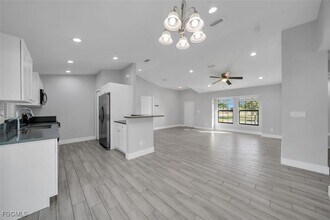 919 NE 35th Ln in Cape Coral, FL - Building Photo - Building Photo