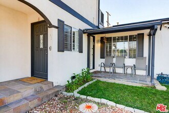 6257 Bluebell Ave in Los Angeles, CA - Building Photo - Building Photo