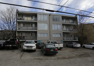 Grapes Manor in Calgary, AB - Building Photo - Building Photo