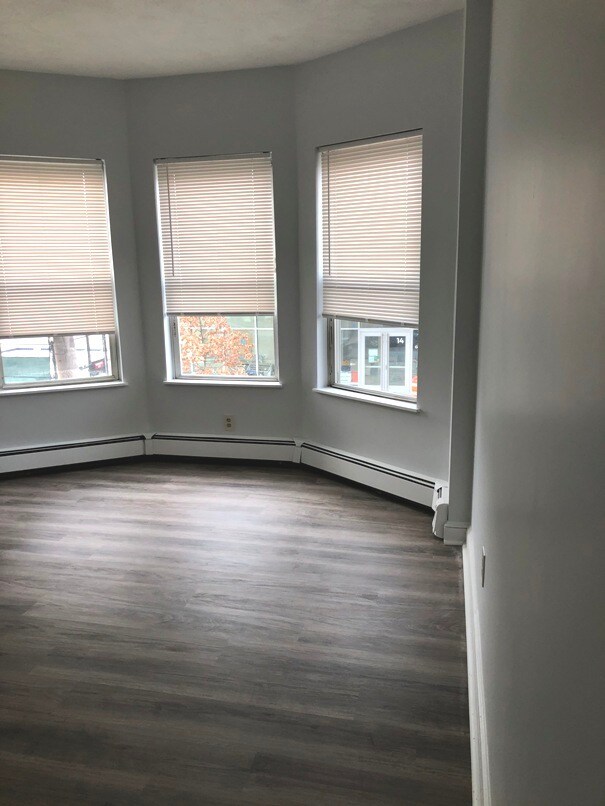 120 Berkshire St, Unit 3 in Cambridge, MA - Foto de edificio - Building Photo