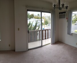 10550 Eastborne Ave in Los Angeles, CA - Building Photo - Building Photo