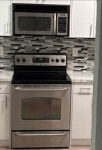 407 SE 3rd Ave in Hallandale Beach, FL - Building Photo - Building Photo