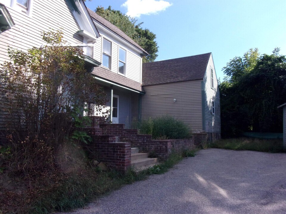 7 Elliott St in Laconia, NH - Building Photo