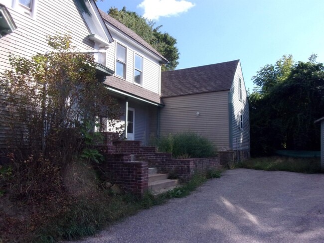 property at 7 Elliott St
