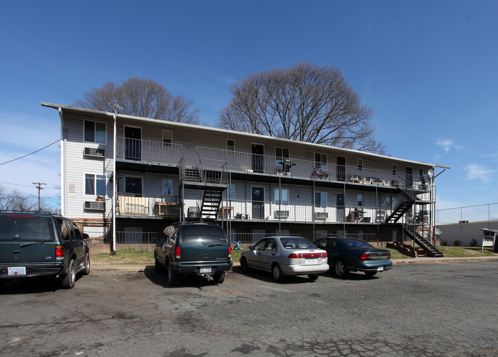 801 Hopkins St in Durham, NC - Building Photo