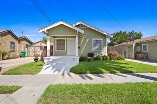 2723 E 8th St in Long Beach, CA - Building Photo