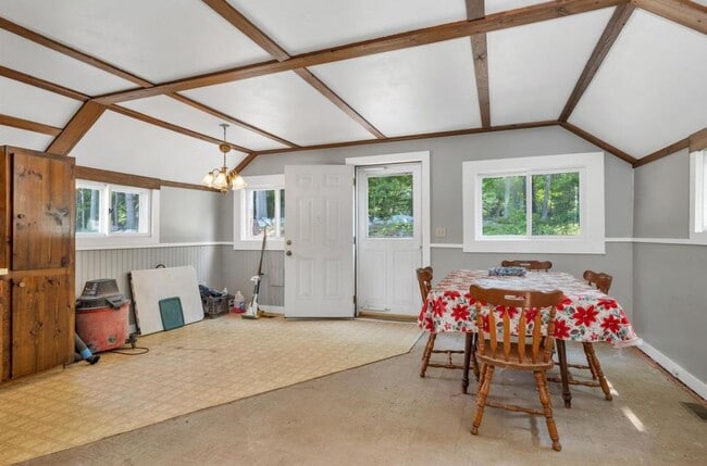 7 Roberts Cove Rd in Alton, NH - Building Photo - Building Photo