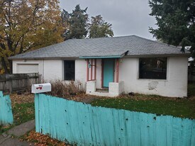 711 N Lindeke St in Spokane, WA - Building Photo