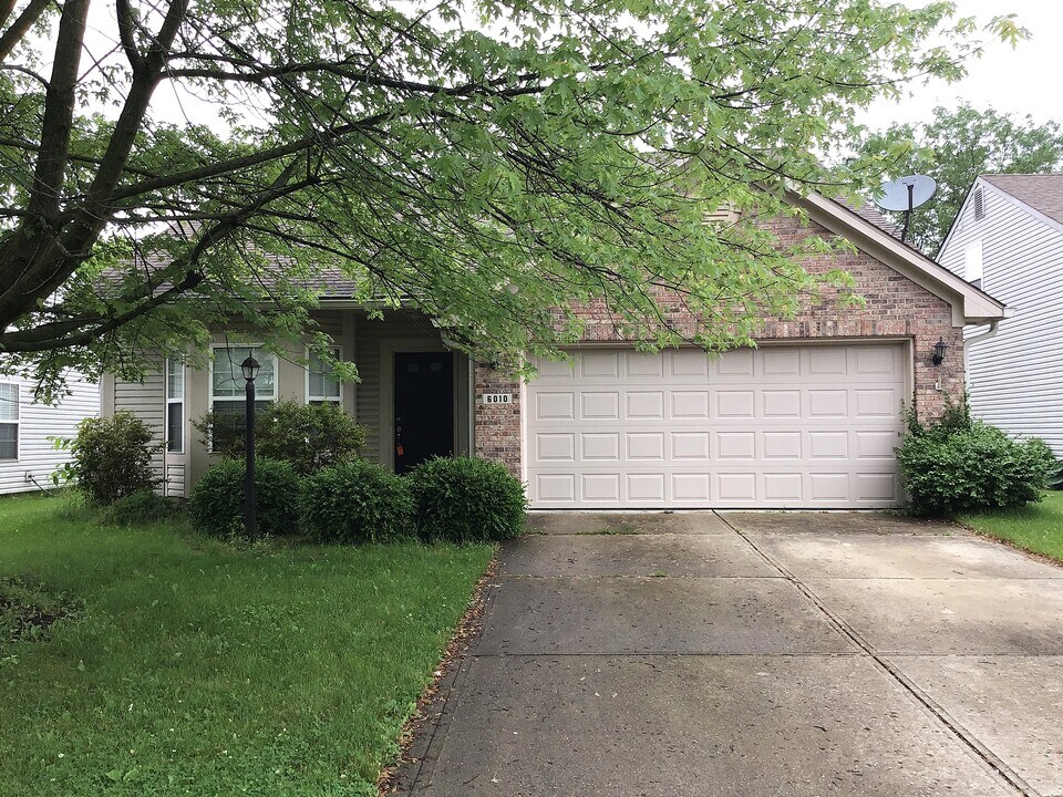 6010 Woodmill Dr in Fishers, IN - Building Photo