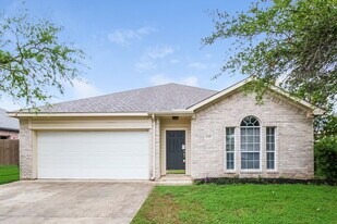 2321 Wildwood Ln in Denton, TX - Building Photo