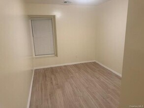 5 Springmeadow Dr in Kings Park, NY - Building Photo - Building Photo