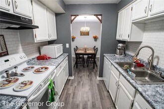 2050 Holiday Rd in Coralville, IA - Building Photo - Building Photo