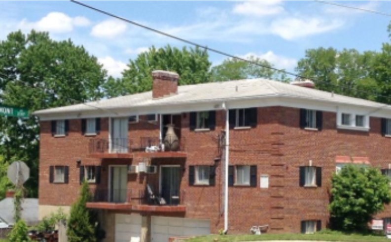 2323 Beechmont Ave in Cincinnati, OH - Building Photo