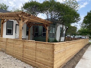 525 S 10th St in Waco, TX - Building Photo - Building Photo