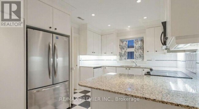 5 Killarney Rd in Toronto, ON - Building Photo - Building Photo