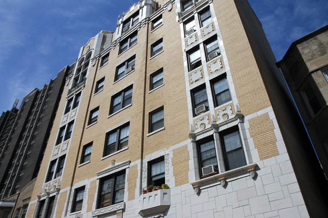 Eastwood Apartments in Chicago, IL - Building Photo - Building Photo