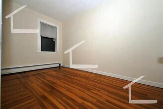 922 Beacon St, Unit 23 in Boston, MA - Foto de edificio - Building Photo