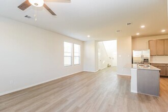 24979 Aconite Ln in Montgomery, TX - Foto de edificio - Building Photo