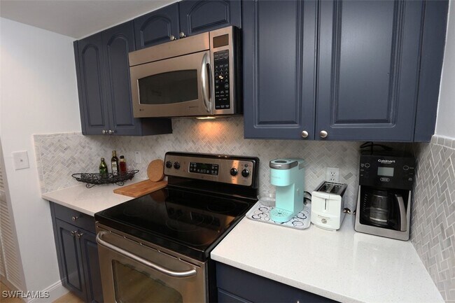 3611 Wild Pines Dr in Bonita Springs, FL - Building Photo - Building Photo