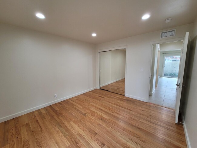 property at 10218 E Pk Cir