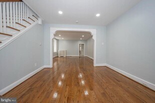 201 Dupont St in Philadelphia, PA - Building Photo