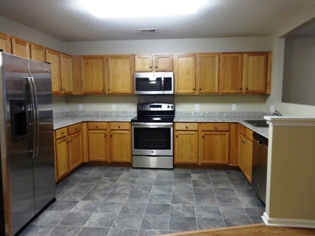 1201 Catbird Ct in Hanahan, SC - Building Photo - Building Photo