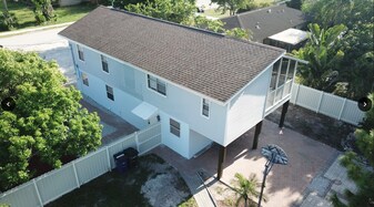 8125 Winged Foot Dr in Ft. Myers, FL - Building Photo